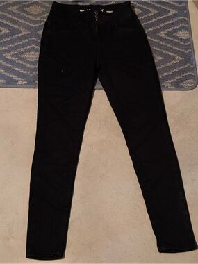Wallflower Women's Black Skinny Jeans - Sleek Slim Fit